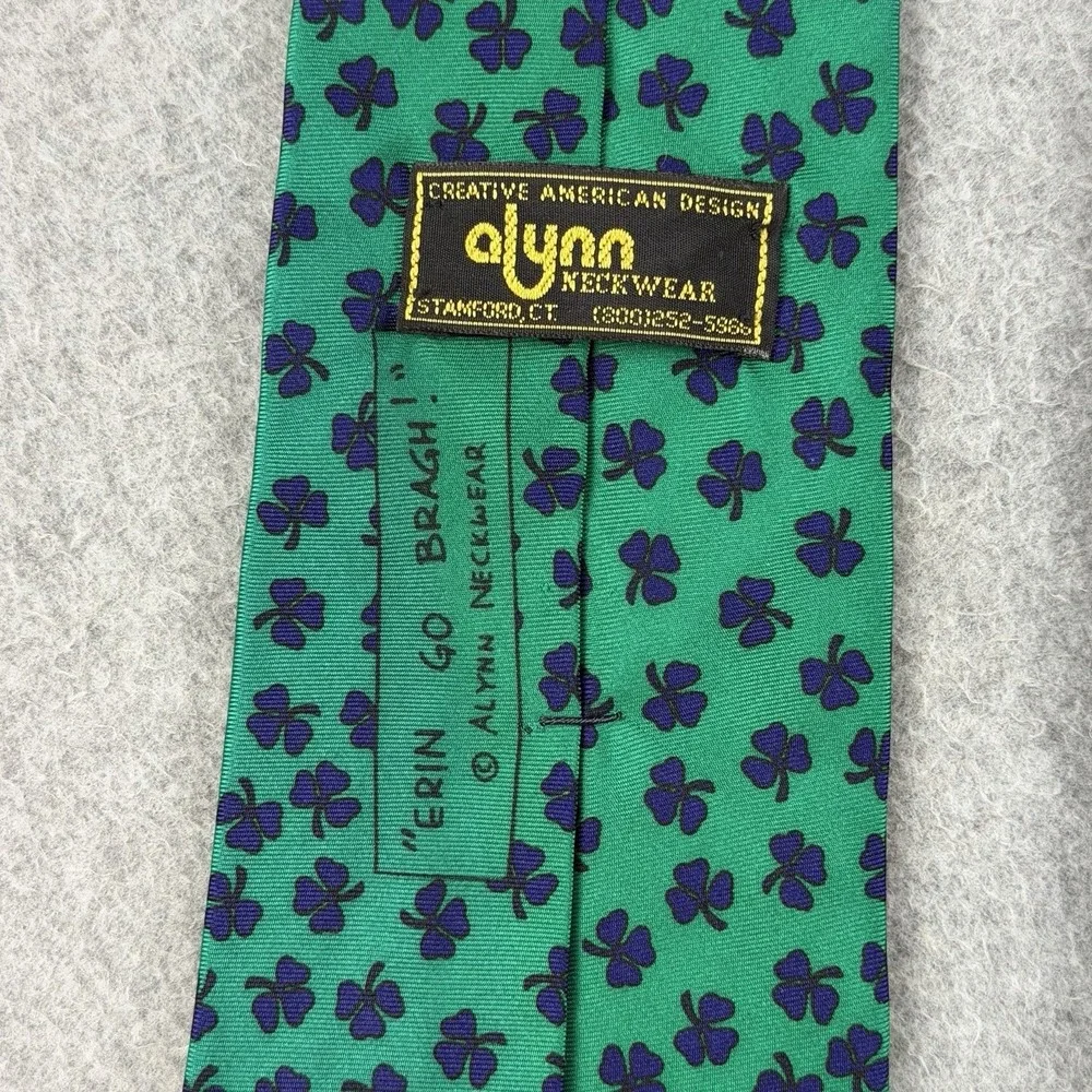 Vintage Alynn Neckwear Green Shamrock Clover Silk Tie USA St Patrick's 56x3.75